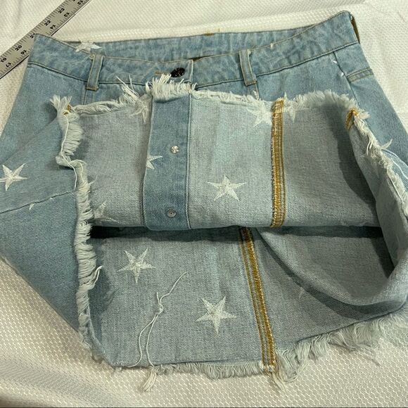 Sans Souci Light Wash Denim Embroidered White Stars Skirt - Picture 5 of 6
